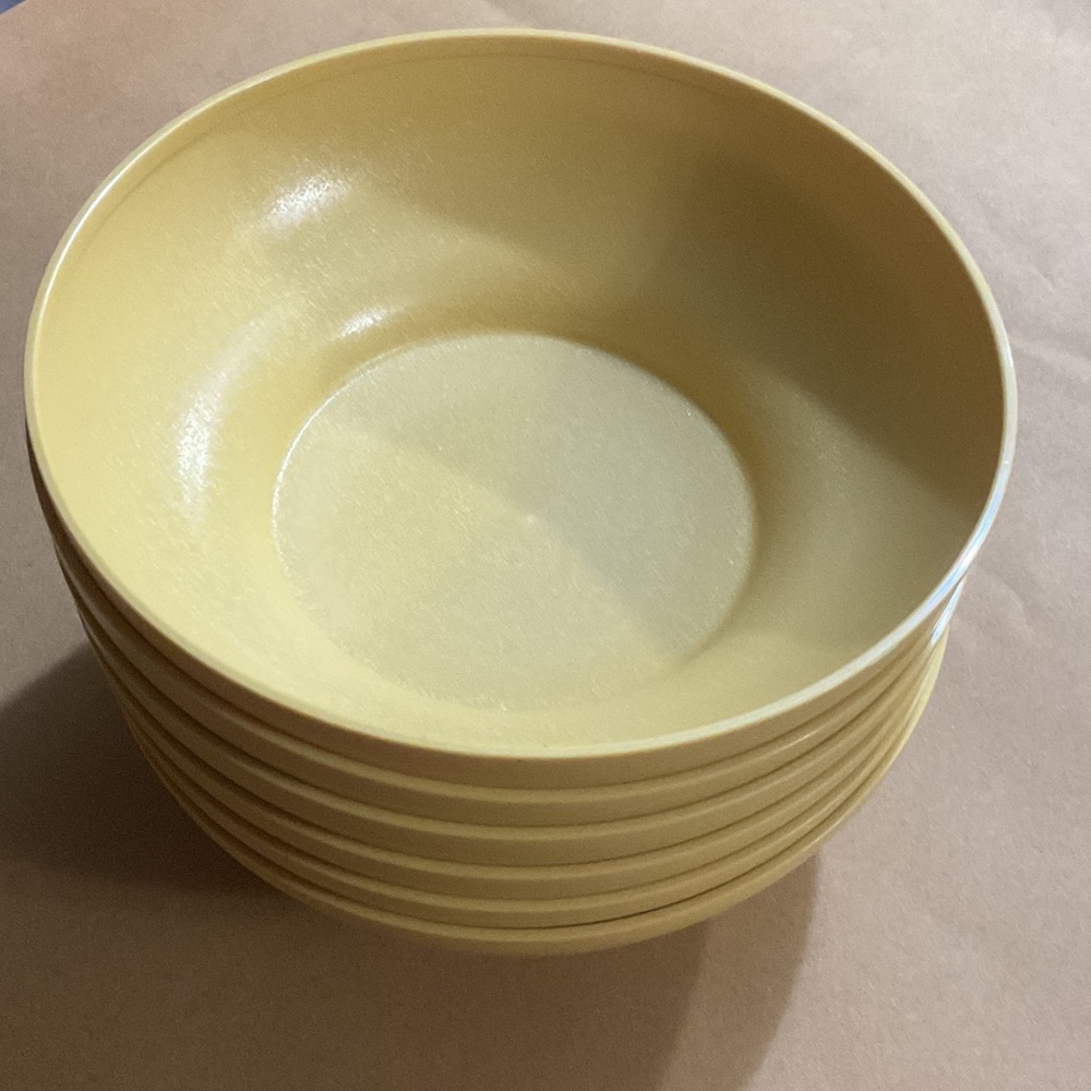 6 Gold color tupperware bowls - Picture 6 of 6